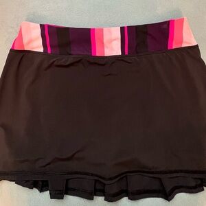 Lululemon Pace Rival black with multi-colored strip print band.  Size 8